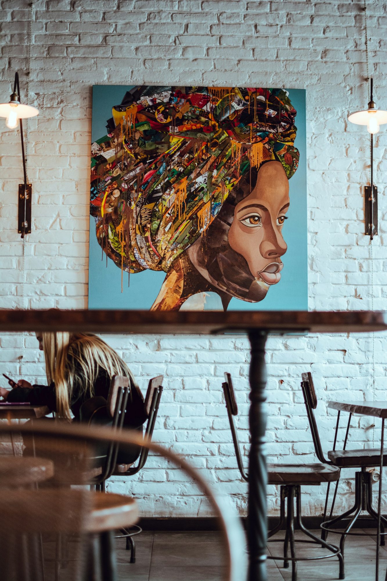 Femme à la coiffure fleurie — Peinture