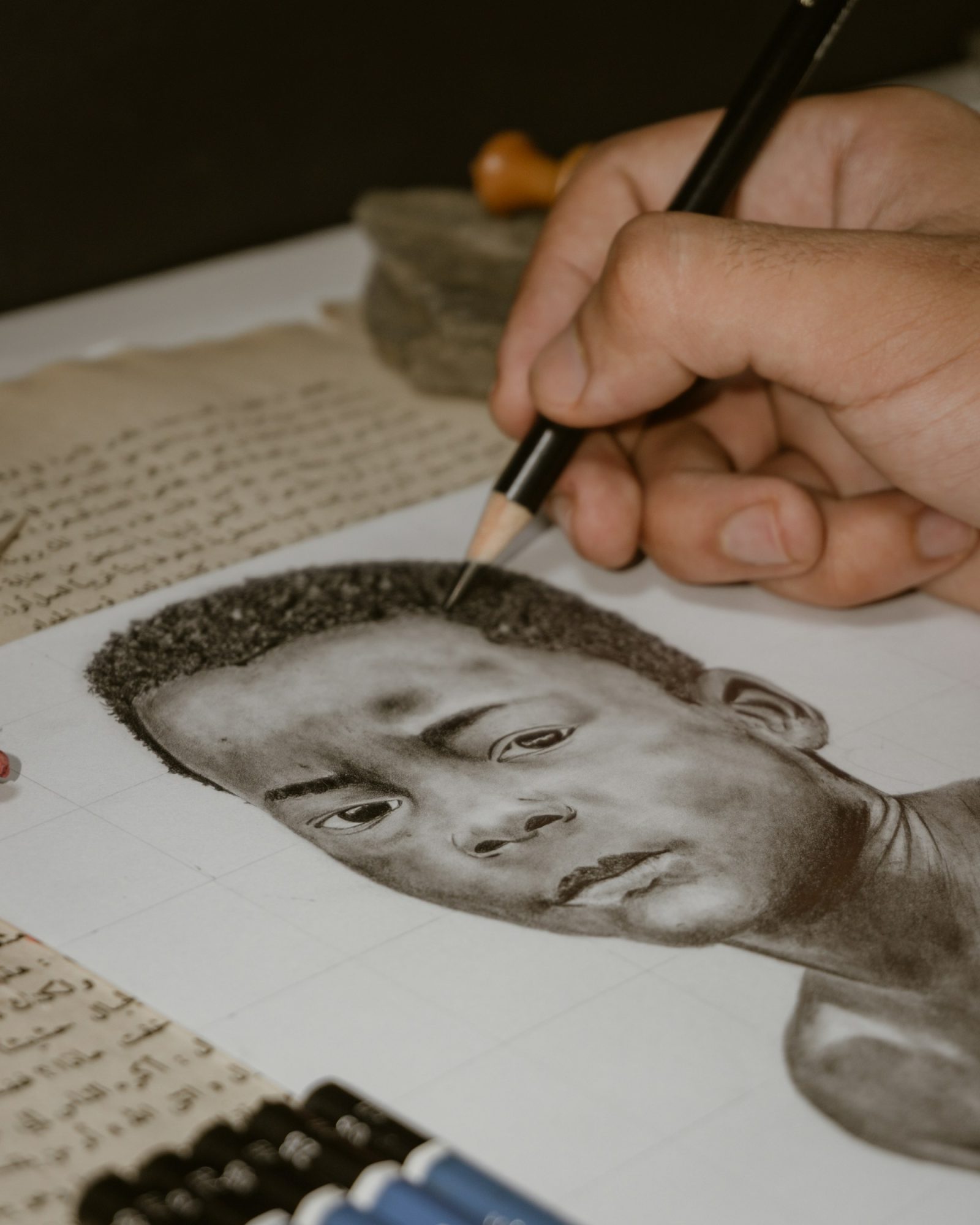 Portrait en cours, au crayon — Crayon